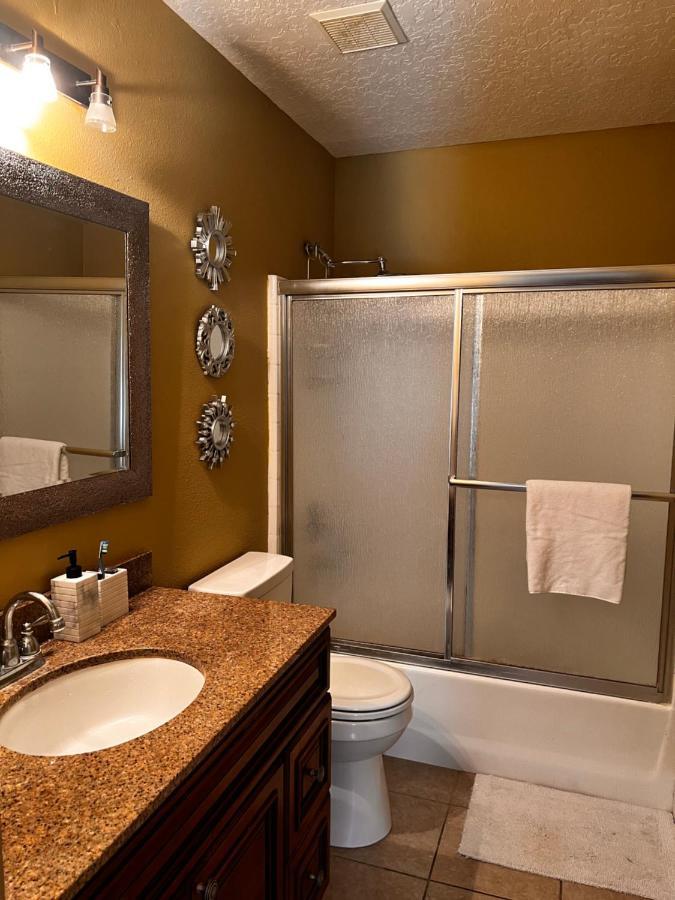 Modern Room With Shared Bathroom Alafaya Exterior photo